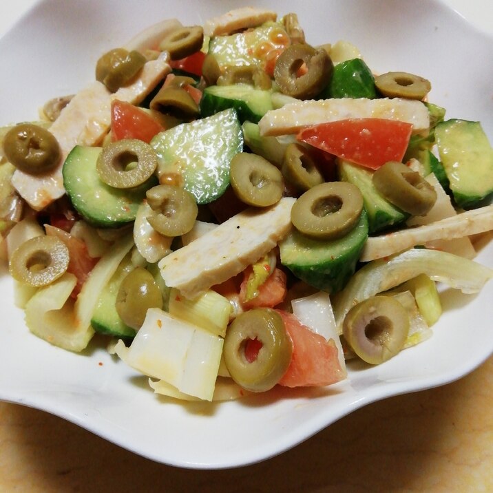 ローストサラダチキンと野菜のサウザンサラダ